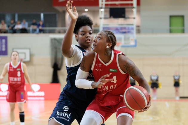 Khalis Cain (Lions, 5), Zoesha Smith (HTC, 4), Syntainics MBC vs. Herner TC, Frauen, Basketball, 1. Bundesliga, DBBL, Hauptrunde, 15. Spieltag, Saison 2025 26, 18.01.2026. Halle SWH Arena Sachsen-Anhalt Deutschland