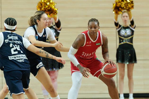 Liz Smith (Lions, 24), Sona Svetlikova (Lions, 15), Zoesha Smith (HTC, 4), Syntainics MBC vs. Herner TC, Frauen, Basketball, 1. Bundesliga, DBBL, Hauptrunde, 15. Spieltag, Saison 2025 26, 18.01.2026. Halle SWH Arena Sachsen-Anhalt Deutschland