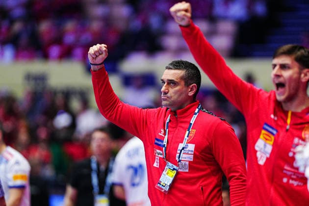 Kiril Lazarov (Nordmazedonien, Trainer) DEN, Nordmazedonien vs. Portugal, Handball, EHF Europameisterschaft 2026, Gruppe B, Spieltag 2, 18.01.2026 DEN, Nordmazedonien vs. Portugal, Handball, EHF Europameisterschaft 2026, Gruppe B, Spieltag 2, 18.01.2026 Herning Copyright: xEibner-Pressefoto MarcelxvonxFehrnx EP_MFN