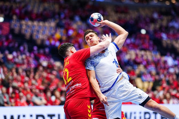 Marko Stojkovikj (Nordmazedonien, 42), Francisco Costa (Portugal, 26) DEN, Nordmazedonien vs. Portugal, Handball, EHF Europameisterschaft 2026, Gruppe B, Spieltag 2, 18.01.2026 DEN, Nordmazedonien vs. Portugal, Handball, EHF Europameisterschaft 2026, Gruppe B, Spieltag 2, 18.01.2026 Herning Copyright: xEibner-Pressefoto MarcelxvonxFehrnx EP_MFN
