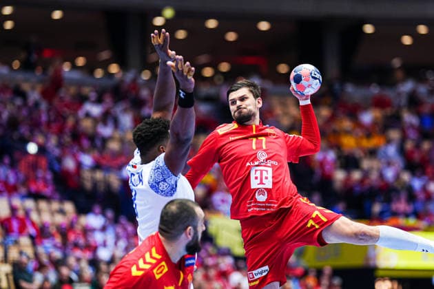 Wurf Tor Martin Serafimov (Nordmazedonien, 77) DEN, Nordmazedonien vs. Portugal, Handball, EHF Europameisterschaft 2026, Gruppe B, Spieltag 2, 18.01.2026 DEN, Nordmazedonien vs. Portugal, Handball, EHF Europameisterschaft 2026, Gruppe B, Spieltag 2, 18.01.2026 Herning Copyright: xEibner-Pressefoto MarcelxvonxFehrnx EP_MFN