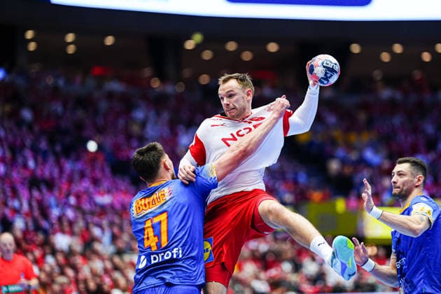 Andrei Buzle (Rumaenien, 47), Wurf Tor Mathias Gidsel (Daenemark, 19) DEN, Rumaeinen vs. Daenemark, Handball, EHF Europameisterschaft 2026, Gruppe B, Spieltag 2, 18.01.2026 DEN, Rumaeinen vs. Daenemark, Handball, EHF Europameisterschaft 2026, Gruppe B, Spieltag 2, 18.01.2026 Herning Copyright: xEibner-Pressefoto MarcelxvonxFehrnx EP_MFN