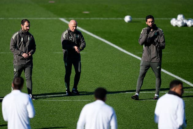 January 19, 2026, Valdebebas, Madrid, Spain: Antonio Pintus, fitness coach of Real Madrid CF, and Alvaro Arbeloa, head coach of Real Madrid, during the training day of Real Madrid ahead the UEFA Champions League 2025 26 League Phase MD7 football match against AS Monaco at Ciudad Deportiva Real Madrid on January 19, 2026, in Valdebebas, Madrid, Spain. Valdebebas Spain - ZUMAa181 20260119_zaa_a181_006 Copyright: xOscarxJ.xBarrosox
