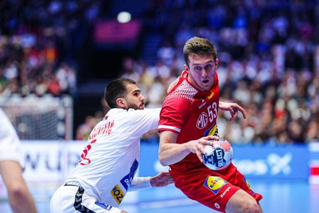 Uros Kojadinovic (Serbien, 15), Nikola Bilyk (Oesterreich, 53) DEN, Oesterreich vs. Serbien, Handball, EHF Europameisterschaft 2026, Gruppe A, Spieltag 3, 19.01.2026 DEN, Oesterreich vs. Serbien, Handball, EHF Europameisterschaft 2026, Gruppe A, Spieltag 3, 19.01.2026 Herning Copyright: xEibner-Pressefoto MarcelxvonxFehrnx EP_MFN