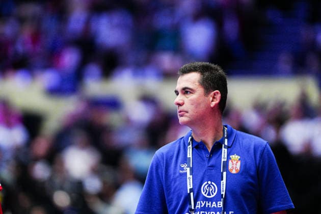 Raul Gonzalez (Serbien, Trainer) DEN, Oesterreich vs. Serbien, Handball, EHF Europameisterschaft 2026, Gruppe A, Spieltag 3, 19.01.2026 DEN, Oesterreich vs. Serbien, Handball, EHF Europameisterschaft 2026, Gruppe A, Spieltag 3, 19.01.2026 Herning Copyright: xEibner-Pressefoto MarcelxvonxFehrnx EP_MFN