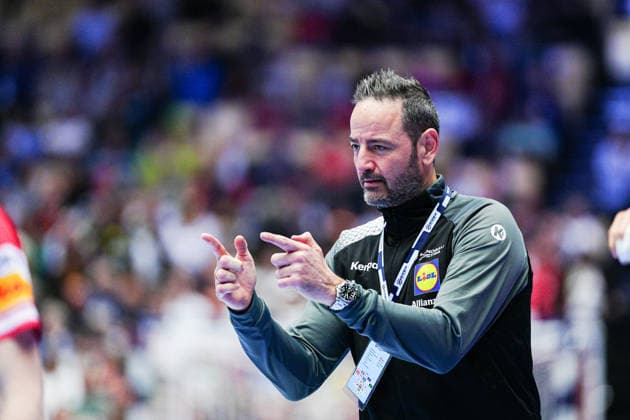 Iker Romero (Oesterreich, Trainer) DEN, Oesterreich vs. Serbien, Handball, EHF Europameisterschaft 2026, Gruppe A, Spieltag 3, 19.01.2026 DEN, Oesterreich vs. Serbien, Handball, EHF Europameisterschaft 2026, Gruppe A, Spieltag 3, 19.01.2026 Herning Copyright: xEibner-Pressefoto MarcelxvonxFehrnx EP_MFN