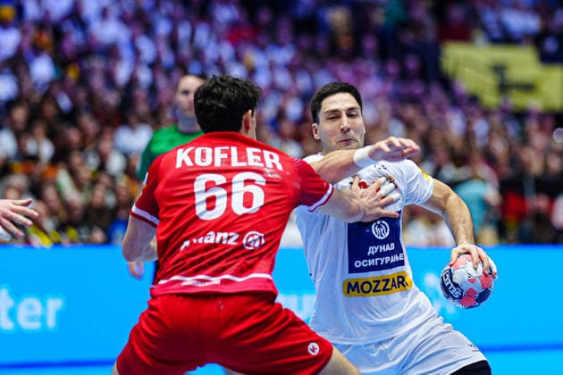 Elias Kofler (Oesterreich, 66), Lazar Kukic (Serbien, 24) DEN, Oesterreich vs. Serbien, Handball, EHF Europameisterschaft 2026, Gruppe A, Spieltag 3, 19.01.2026 DEN, Oesterreich vs. Serbien, Handball, EHF Europameisterschaft 2026, Gruppe A, Spieltag 3, 19.01.2026 Herning Copyright: xEibner-Pressefoto MarcelxvonxFehrnx EP_MFN