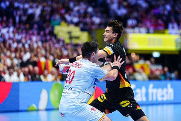 Abel Serdio (Spanien, 20), Julian Koester (Deutschland, 18) DEN, Deutschland vs. Spanien, Handball, EHF Europameisterschaft 2026, Gruppe A, Spieltag 3, 19.01.2026 DEN, Deutschland vs. Spanien, Handball, EHF Europameisterschaft 2026, Gruppe A, Spieltag 3, 19.01.2026 Herning Copyright: xEibner-Pressefoto MarcelxvonxFehrnx EP_MFN
