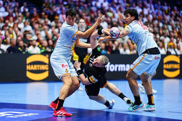 Wurf Tor Justus Fischer (Deutschland, 54) DEN, Deutschland vs. Spanien, Handball, EHF Europameisterschaft 2026, Gruppe A, Spieltag 3, 19.01.2026 DEN, Deutschland vs. Spanien, Handball, EHF Europameisterschaft 2026, Gruppe A, Spieltag 3, 19.01.2026 Herning Copyright: xEibner-Pressefoto MarcelxvonxFehrnx EP_MFN