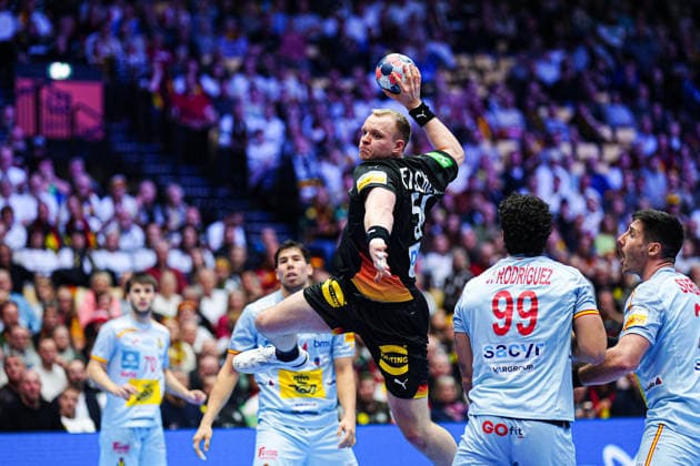 Wurf Tor Justus Fischer (Deutschland, 54) DEN, Deutschland vs. Spanien, Handball, EHF Europameisterschaft 2026, Gruppe A, Spieltag 3, 19.01.2026 DEN, Deutschland vs. Spanien, Handball, EHF Europameisterschaft 2026, Gruppe A, Spieltag 3, 19.01.2026 Herning Copyright: xEibner-Pressefoto MarcelxvonxFehrnx EP_MFN