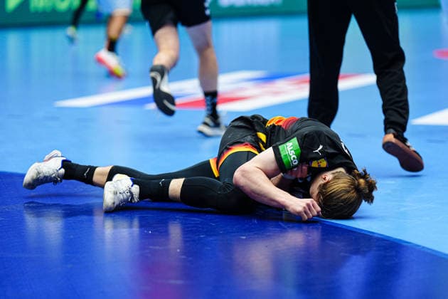 Juri Knorr (Deutschland, 15) verletzt am Boden DEN, Deutschland vs. Spanien, Handball, EHF Europameisterschaft 2026, Gruppe A, Spieltag 3, 19.01.2026 DEN, Deutschland vs. Spanien, Handball, EHF Europameisterschaft 2026, Gruppe A, Spieltag 3, 19.01.2026 Herning Copyright: xEibner-Pressefoto MarcelxvonxFehrnx EP_MFN