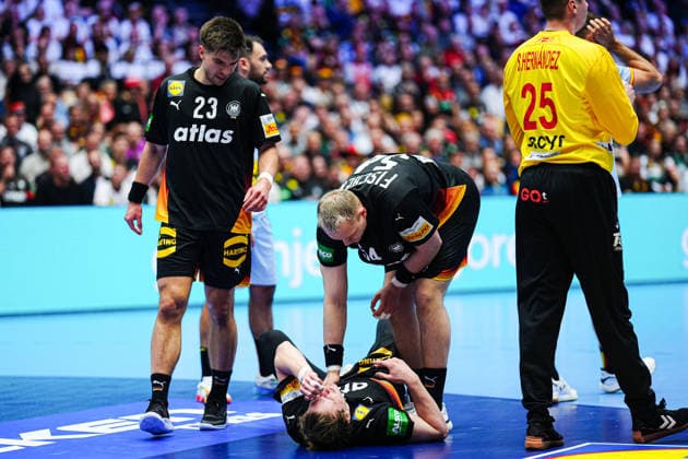 Juri Knorr (Deutschland, 15) verletzt am Boden DEN, Deutschland vs. Spanien, Handball, EHF Europameisterschaft 2026, Gruppe A, Spieltag 3, 19.01.2026 DEN, Deutschland vs. Spanien, Handball, EHF Europameisterschaft 2026, Gruppe A, Spieltag 3, 19.01.2026 Herning Copyright: xEibner-Pressefoto MarcelxvonxFehrnx EP_MFN