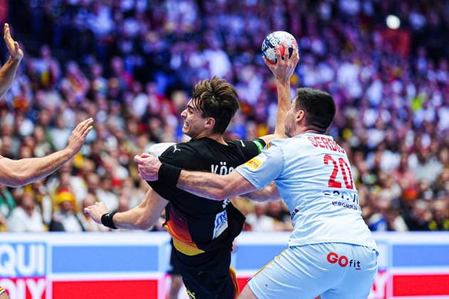 Julian Koester (Deutschland, 18), Abel Serdio (Spanien, 20) DEN, Deutschland vs. Spanien, Handball, EHF Europameisterschaft 2026, Gruppe A, Spieltag 3, 19.01.2026 DEN, Deutschland vs. Spanien, Handball, EHF Europameisterschaft 2026, Gruppe A, Spieltag 3, 19.01.2026 Herning Copyright: xEibner-Pressefoto MarcelxvonxFehrnx EP_MFN