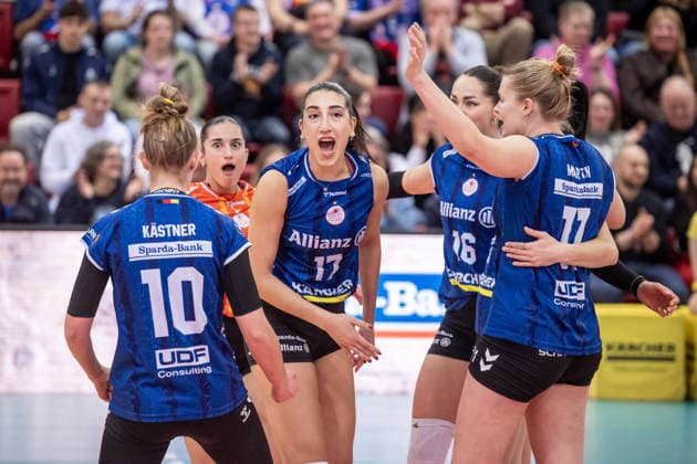 Julia De Paula (Allianz MTV Stuttgart, 17) - Jubel mit Team GER, Allianz MTV Stuttgart - Skurios Volleys Borken, Volleyball Bundesliga, VBL, Spielzeit 2025 2026, 20.01.2026 GER, Allianz MTV Stuttgart - Skurios Volleys Borken, Volleyball Bundesliga, VBL, Spielzeit 2025 2026, 20.01.2026 Stuttgart Copyright: xSandyxDinkelackerx EP_SDR