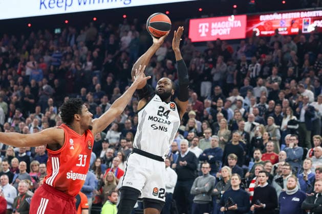 Bruno Fernando (Partizan Mozzart Bet Belgrad, 24) mit David McCormack (FC Bayern Basketball, 33), GER, FC Bayern Basketball vs. Partizan Mozzart Bet Belgrad, Basketball, Euroleague, 23. Spieltag, Saison 2025 2026, 20.01.2026, GER, FC Bayern Basketball vs. Partizan Mozzart Bet Belgrad, Basketball, Euroleague, 23. Spieltag, Saison 2025 2026, 20.01.2026 Muenchen Copyright: xEibner-Pressefoto JennixMaulx EP_JML