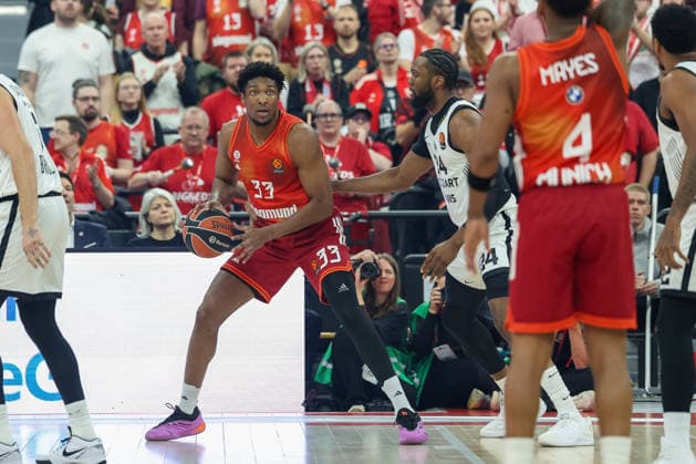 David McCormack (FC Bayern Basketball, 33) mit Bruno Fernando (Partizan Mozzart Bet Belgrad, 24), GER, FC Bayern Basketball vs. Partizan Mozzart Bet Belgrad, Basketball, Euroleague, 23. Spieltag, Saison 2025 2026, 20.01.2026, GER, FC Bayern Basketball vs. Partizan Mozzart Bet Belgrad, Basketball, Euroleague, 23. Spieltag, Saison 2025 2026, 20.01.2026 Muenchen Copyright: xEibner-Pressefoto JennixMaulx EP_JML
