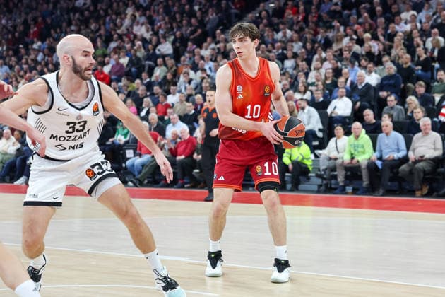 Justinian Jessup (FC Bayern Basketball, 10) mit Nick Calathes (Partizan Mozzart Bet Belgrad, 33), GER, FC Bayern Basketball vs. Partizan Mozzart Bet Belgrad, Basketball, Euroleague, 23. Spieltag, Saison 2025 2026, 20.01.2026, GER, FC Bayern Basketball vs. Partizan Mozzart Bet Belgrad, Basketball, Euroleague, 23. Spieltag, Saison 2025 2026, 20.01.2026 Muenchen Copyright: xEibner-Pressefoto JennixMaulx EP_JML