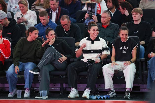 Arianna Caruso (FC Bayern Muenchen, 27) mit Jovana Damnjanovic (FC Bayern Muenchen, 09) und Lena Oberdorf (FC Bayern Muenchen, 08), mit Natalia Padilla-Bidas (FC Bayern Muenchen, 23), GER, FC Bayern Basketball vs. Partizan Mozzart Bet Belgrad, Basketball, Euroleague, 23. Spieltag, Saison 2025 2026, 20.01.2026, GER, FC Bayern Basketball vs. Partizan Mozzart Bet Belgrad, Basketball, Euroleague, 23. Spieltag, Saison 2025 2026, 20.01.2026 Muenchen Copyright: xEibner-Pressefoto JennixMaulx EP_JML