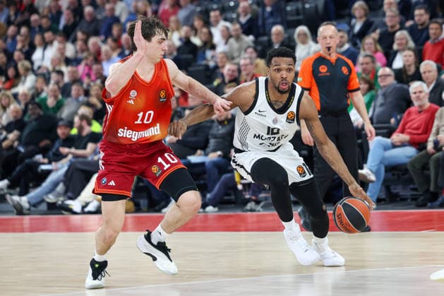 Sterling Brown (Partizan Mozzart Bet Belgrad, 12) mit Justinian Jessup (FC Bayern Basketball, 10), GER, FC Bayern Basketball vs. Partizan Mozzart Bet Belgrad, Basketball, Euroleague, 23. Spieltag, Saison 2025 2026, 20.01.2026, GER, FC Bayern Basketball vs. Partizan Mozzart Bet Belgrad, Basketball, Euroleague, 23. Spieltag, Saison 2025 2026, 20.01.2026 Muenchen Copyright: xEibner-Pressefoto JennixMaulx EP_JML