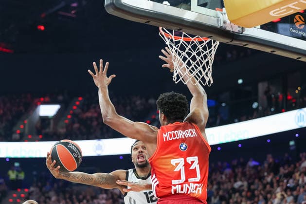 Sterling Brown (Partizan Mozzart Bet Belgrad, 12) mit David McCormack (FC Bayern Basketball, 33), GER, FC Bayern Basketball vs. Partizan Mozzart Bet Belgrad, Basketball, Euroleague, 23. Spieltag, Saison 2025 2026, 20.01.2026, GER, FC Bayern Basketball vs. Partizan Mozzart Bet Belgrad, Basketball, Euroleague, 23. Spieltag, Saison 2025 2026, 20.01.2026 Muenchen Copyright: xEibner-Pressefoto JennixMaulx EP_JML