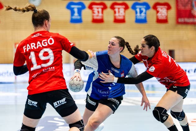 21.01.2026, GER, Handball, Frauen, Saison 2025 2026, Alsco 1.Bl, 14.Spieltag, Thueringer HC - HSG Blomberg-Lippe Diana Doegg Magnusdottir (HSG Blomberg-Lippe), Luca Farago (Thueringer HC,19), Kelly de Abreu Rosa (Thueringer HC,3) 99947 Bad Langensalza Salza Halle Sporthalle Mehrz Thüringen Deutschland