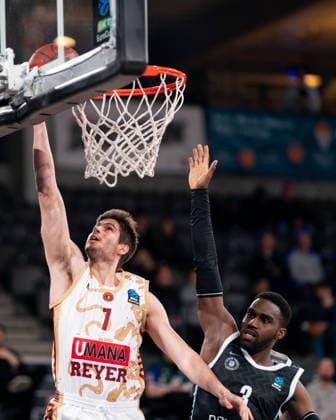 Leonardo Candi (Umana Reyer Venice, 7) beim Korbleger, GER, Veolia Towers Hamburg vs Umana Reyer Venice, Basketball, EuroCup, Spieltag 15, Saison 2025 2026, 21.01.2026 GER, Veolia Towers Hamburg vs Umana Reyer Venice, Basketball, EuroCup, Spieltag 15, Saison 2025 2026, 21.01.2026 Hamburg Copyright: xEibner-Pressefoto MaxxVincenx EP_MVN