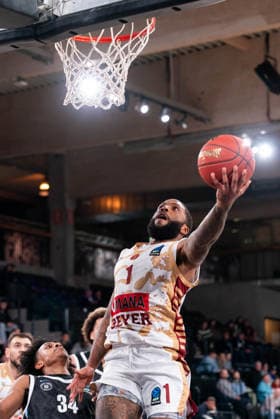 RJ Cole (Umana Reyer Venice, 1) beim Korbleger, GER, Veolia Towers Hamburg vs Umana Reyer Venice, Basketball, EuroCup, Spieltag 15, Saison 2025 2026, 21.01.2026 GER, Veolia Towers Hamburg vs Umana Reyer Venice, Basketball, EuroCup, Spieltag 15, Saison 2025 2026, 21.01.2026 Hamburg Copyright: xEibner-Pressefoto MaxxVincenx EP_MVN