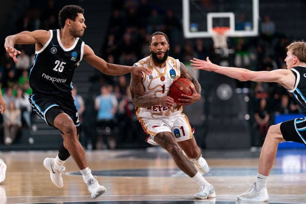 RJ Cole (Umana Reyer Venice, 1) im Dribbling, GER, Veolia Towers Hamburg vs Umana Reyer Venice, Basketball, EuroCup, Spieltag 15, Saison 2025 2026, 21.01.2026 GER, Veolia Towers Hamburg vs Umana Reyer Venice, Basketball, EuroCup, Spieltag 15, Saison 2025 2026, 21.01.2026 Hamburg Copyright: xEibner-Pressefoto MaxxVincenx EP_MVN