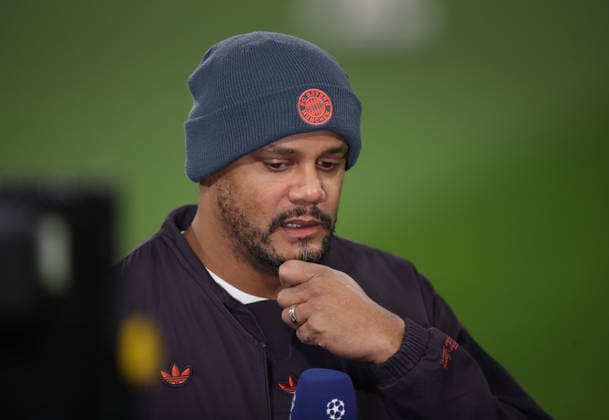 Fussball, Herren, Champions League, Saison 2025 2026, FC Bayern München - Royale Union Saint-Gilloise, 7.Spieltag, Allianz Arena Vincent Kompany, Trainer (FC Bayern München) Kopf, Portrait beim Interview DAZN, nachdenken, nachdenklich, Hand am Kinn