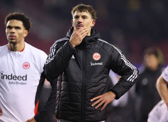 21.01.2026, Fussball UEFA Champions League, Qarabag Agdam FK - Eintracht Frankfurt, v.l., Robin Koch (Eintracht Frankfurt) enttaeuscht, enttaeuscht schauend, dissapointed, traurig, frustiert, frust, gefrustet, frustrated DFL DFB REGULATIONS PROHIBIT ANY USE OF PHOTOGRAPHS AS IMAGE SEQUENCES AND OR QUASI-VIDEO. xdcx Copyright: HMBxMedia Claus
