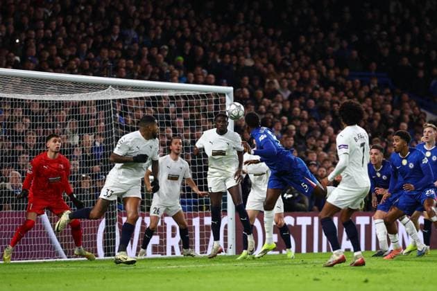 Benoit Badiashile of Chelsea glances his header wide Chelsea v Pafos, UEFA Champions League, Group Stage, Football, Stamford Bridge, London, UK - 21 Jan 2026London Stamford Bridge United Kingdom EDITORIAL USE ONLY No use with unauthorised audio, video, data, fixture lists, club league logos or live services. Online in-match use limited to 120 images, no video emulation. No use in betting, games or single club league player publications. Copyright: xSimonxDael Shutterstockx 16348356aa