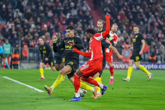 Alphonso Davies (FC Bayern Muenchen, 19) mit Anan Khalaili (Royale Union Saint-Gilloise, 25), GER, FC Bayern Muenchen vs. Royale Union Saint-Gilloise, Fussball, UEFA Champions League, Liga-Phase, 7. Spieltag, Saison 2025 2026, 21.01.2026, GER, FC Bayern Muenchen vs. Royale Union Saint-Gilloise, Fussball, UEFA Champions League, Liga-Phase, 7. Spieltag, Saison 2025 2026, 21.01.2026 Muenchen Copyright: xEibner-Pressefoto JennixMaulx EP_JML