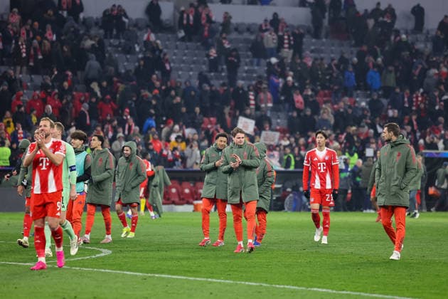 Die Spieler des FC Bayern Muenchen nach dem Spiel, Harry Kane (FC Bayern Muenchen, 09) mit Manuel Neuer (FC Bayern Muenchen, 01) und Jamal Musiala (FC Bayern Muenchen, 10), mit Raphael Guerreiro (FC Bayern Muenchen, 22) und Cassiano Kiala (FC Bayern Muenchen, 30) und Jonas Urbig (FC Bayern Muenchen, 40), mit Hiroki Ito (FC Bayern Muenchen, 21) und Sven Ulreich (FC Bayern Muenchen, 26), GER, FC Bayern Muenchen vs. Royale Union Saint-Gilloise, Fussball, UEFA Champions League, Liga-Phase, 7. Spieltag, Saison 2025 2026, 21.01.2026, GER, FC Bayern Muenchen vs. Royale Union Saint-Gilloise, Fussball, UEFA Champions League, Liga-Phase, 7. Spieltag, Saison 2025 2026, 21.01.2026 Muenchen Copyright: xEibner-Pressefoto JennixMaulx EP_JML