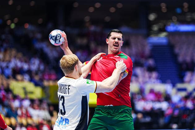 Matthes Langhoff (Deutschland, 13), Salvador Salvador (Portugal, 13) DEN, Deutschland vs. Portugal, Handball, EHF Europameisterschaft 2026, Hauptrunde, Spieltag 1, 22.01.2026 DEN, Deutschland vs. Portugal, Handball, EHF Europameisterschaft 2026, Hauptrunde, Spieltag 1, 22.01.2026 Herning Copyright: xEibner-Pressefoto MarcelxvonxFehrnx EP_MFN