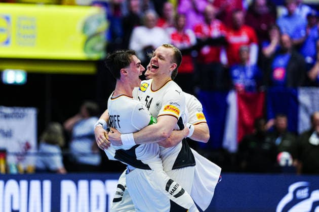Deutschland jubelt Jubel nach Sieg Spielende DEN, Deutschland vs. Portugal, Handball, EHF Europameisterschaft 2026, Hauptrunde, Spieltag 1, 22.01.2026 DEN, Deutschland vs. Portugal, Handball, EHF Europameisterschaft 2026, Hauptrunde, Spieltag 1, 22.01.2026 Herning Copyright: xEibner-Pressefoto MarcelxvonxFehrnx EP_MFN