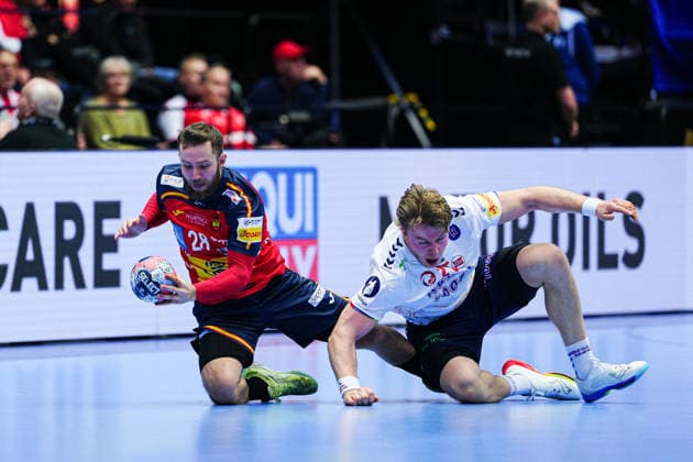Aleix Gomez (Spanien, 28), Martin Hovde (Norwegen, 25) DEN, Spanien vs, Norwegen, Handball, EHF Europameisterschaft 2026, Hauptrunde, Spieltag 1, 22.01.2026 DEN, Spanien vs, Norwegen, Handball, EHF Europameisterschaft 2026, Hauptrunde, Spieltag 1, 22.01.2026 Herning Copyright: xEibner-Pressefoto MarcelxvonxFehrnx EP_MFN