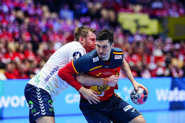 Vetle Eck Aga (Norwegen, 03), Alex Dujshebaev (Spanien, 10) DEN, Spanien vs, Norwegen, Handball, EHF Europameisterschaft 2026, Hauptrunde, Spieltag 1, 22.01.2026 DEN, Spanien vs, Norwegen, Handball, EHF Europameisterschaft 2026, Hauptrunde, Spieltag 1, 22.01.2026 Herning Copyright: xEibner-Pressefoto MarcelxvonxFehrnx EP_MFN