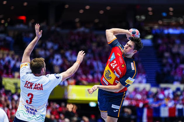 Wurf Tor Daniel Dujshebaev (Spanien, 24) DEN, Spanien vs, Norwegen, Handball, EHF Europameisterschaft 2026, Hauptrunde, Spieltag 1, 22.01.2026 DEN, Spanien vs, Norwegen, Handball, EHF Europameisterschaft 2026, Hauptrunde, Spieltag 1, 22.01.2026 Herning Copyright: xEibner-Pressefoto MarcelxvonxFehrnx EP_MFN