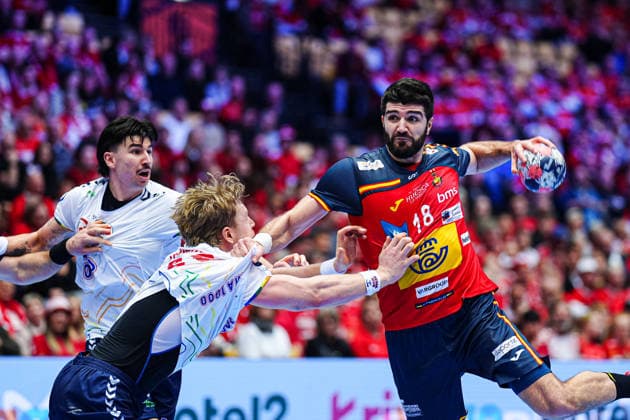 Martin Hovde (Norwegen, 25), Imanol Garciandia (Spanien, 18) DEN, Spanien vs, Norwegen, Handball, EHF Europameisterschaft 2026, Hauptrunde, Spieltag 1, 22.01.2026 DEN, Spanien vs, Norwegen, Handball, EHF Europameisterschaft 2026, Hauptrunde, Spieltag 1, 22.01.2026 Herning Copyright: xEibner-Pressefoto MarcelxvonxFehrnx EP_MFN