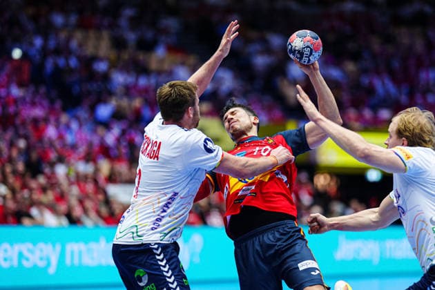 Vetle Eck Aga (Norwegen, 03), Alex Dujshebaev (Spanien, 10) DEN, Spanien vs, Norwegen, Handball, EHF Europameisterschaft 2026, Hauptrunde, Spieltag 1, 22.01.2026 DEN, Spanien vs, Norwegen, Handball, EHF Europameisterschaft 2026, Hauptrunde, Spieltag 1, 22.01.2026 Herning Copyright: xEibner-Pressefoto MarcelxvonxFehrnx EP_MFN