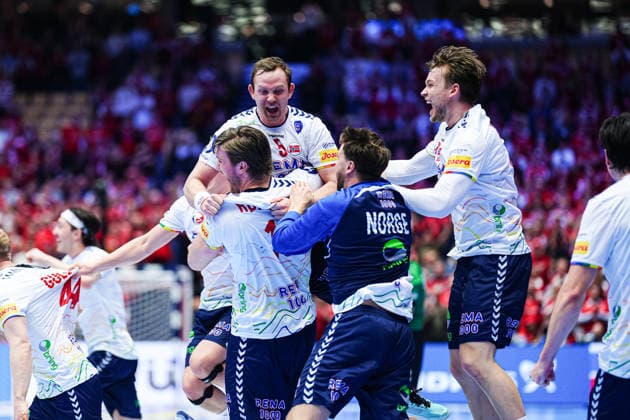 Norwegen jubelt Jubel nach Sieg Spielende DEN, Spanien vs, Norwegen, Handball, EHF Europameisterschaft 2026, Hauptrunde, Spieltag 1, 22.01.2026 DEN, Spanien vs, Norwegen, Handball, EHF Europameisterschaft 2026, Hauptrunde, Spieltag 1, 22.01.2026 Herning Copyright: xEibner-Pressefoto MarcelxvonxFehrnx EP_MFN