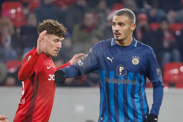Philipp Treu (SC Freiburg, 29) und Saied Abu Farchi (Maccabi Tel Aviv, 34) , Deutschland, Fussball, UEFA Europa League, 7. Spieltag, 2025 2026, SC Freiburg vs. Maccabi Tel Aviv, Europa-Park Stadion, Freiburg im Breisgau, 22.01.2026 Freiburg im Breisgau Europa-Park Stadion Deutschland Copyright: xGrantxHubbsx