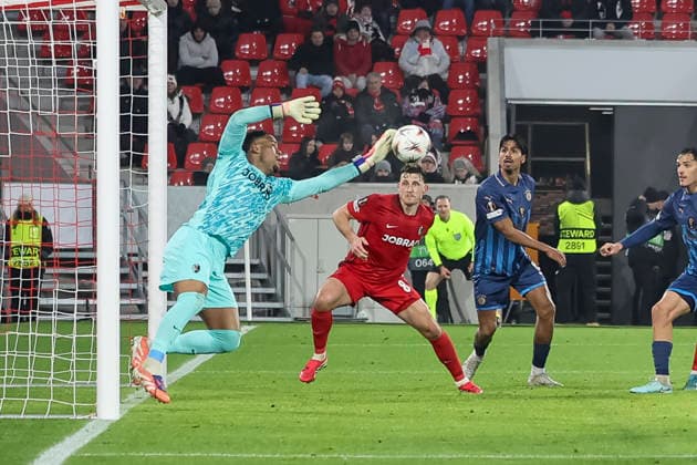 Noah Atubolu (SC Freiburg, 01) mit Parade , Deutschland, Fussball, UEFA Europa League, 7. Spieltag, 2025 2026, SC Freiburg vs. Maccabi Tel Aviv, Europa-Park Stadion, Freiburg im Breisgau, 22.01.2026 Freiburg im Breisgau Europa-Park Stadion Deutschland Copyright: xGrantxHubbsx