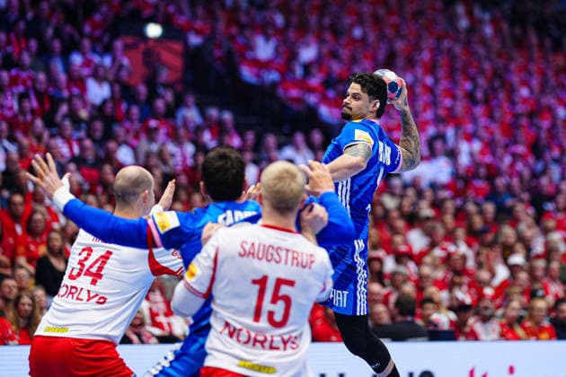 Wurf Tor Elohim Prandi (Frankreich, 08) DEN, Frankreich vs. Daenemark, Handball, EHF Europameisterschaft 2026, Hauptrunde, Spieltag 1, 22.01.2026 DEN, Frankreich vs. Daenemark, Handball, EHF Europameisterschaft 2026, Hauptrunde, Spieltag 1, 22.01.2026 Herning Copyright: xEibner-Pressefoto MarcelxvonxFehrnx EP_MFN