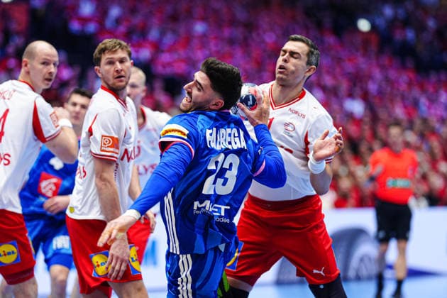 Ludovic Fabregas (Frankreich, 23), Rasmus Lauge (Daenemark, 11) DEN, Frankreich vs. Daenemark, Handball, EHF Europameisterschaft 2026, Hauptrunde, Spieltag 1, 22.01.2026 DEN, Frankreich vs. Daenemark, Handball, EHF Europameisterschaft 2026, Hauptrunde, Spieltag 1, 22.01.2026 Herning Copyright: xEibner-Pressefoto MarcelxvonxFehrnx EP_MFN