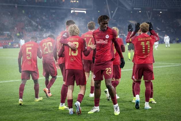 jubel bei Salzburg nach dem 3:0 durch Frans Kraetzig 13 (FC Red Bull Salzburg), mit Kerim Alajbegovic 27 (FC Red Bull Salzburg), Mads Bidstrup 17 (FC Red Bull Salzburg), Yorbe Vertessen 11 (FC Red Bull Salzburg) und Joane Gadou 23 (FC Red Bull Salzburg), Freude, Emotion, FC Salzburg vs. FC Basel 1893, Fussball, Maenner, UEFA Europa League, Saison 2025 2026, Ligaphase, 7. Spieltag, 22.01.2026 Wals-Siezenheim Salzburg Oesterreich