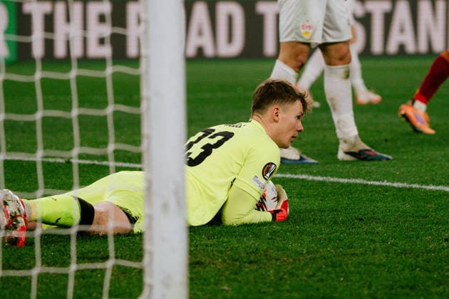 Alexander Nübel (VfB Stuttgart, 33) pariert einen Torschuss, ITA, AS Rom vs. VfB Stuttgart, Fussball, Europa League, Spieltag 7, Spielzeit 2025 2026, 22.01.2026, ITA, AS Rom vs. VfB Stuttgart, Fussball, Europa League, Spieltag 7, Spielzeit 2025 2026, 22.01.2026, Rom Copyright: xEibner-Pressefoto EdwardxCheungx EP_ECG