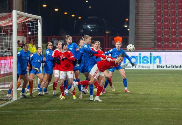 Fußball, Frauen, Saison 2025 2026, Google Pixel Frauen-Bundesliga (15. Spieltag), 1. FC Union Berlin - Bayer 04 Leverkusen, v. l. Eileen Campbell (1. FC Union), Lilia Turanyi (Leverkusen), Juliette Vidal (Leverkusen), Amber Tysiak (1. FC Union), 23.01. 2026, Copyright: xMatthiasxKochx