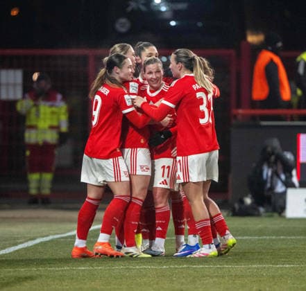 Fußball, Frauen, Saison 2025 2026, Google Pixel Frauen-Bundesliga (15. Spieltag), 1. FC Union Berlin - Bayer 04 Leverkusen, v. l. Sophie Weidauer (1. FC Union), Samantha Steuerwald (1. FC Union), Amber Tysiak (1. FC Union), Dina Orschmann (1. FC Union), Tanja Pawollek (1. FC Union), Jubel nach Tor zum 1:0, 23.01. 2026, Copyright: xMatthiasxKochx