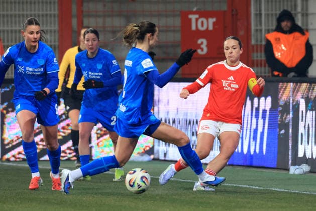 DEU, 2.BL, Frauen, 1.FC Union vs. Bayer Leverkusen, 23.01.2026, Stadion Alte Foersterei, Berlin, DEU, 2.BL, Frauen, 1.FC Union vs. Bayer Leverkusen, im Bild: Lisa Heiseler (1.FC Union Berlin 7), Ostermeier Selina (Bayer Leverkusen 2) DFL - regulations prohibit any use of Photographs as image sequences and or quasi-video